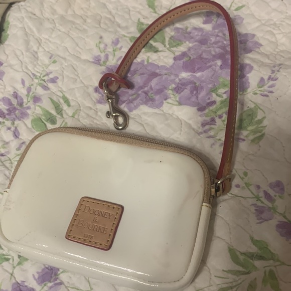 Small Dooney and Bourke wristlet - Picture 9 of 9